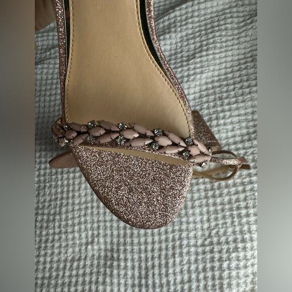 Badgley Mischka Womens Danni Low Block Heel Sandal NWT - Picture 11 of 13